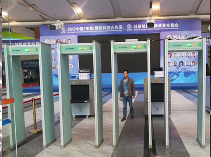 廣西一個(gè)旅客因拒絕安檢，大鬧機(jī)場(chǎng)被拘留