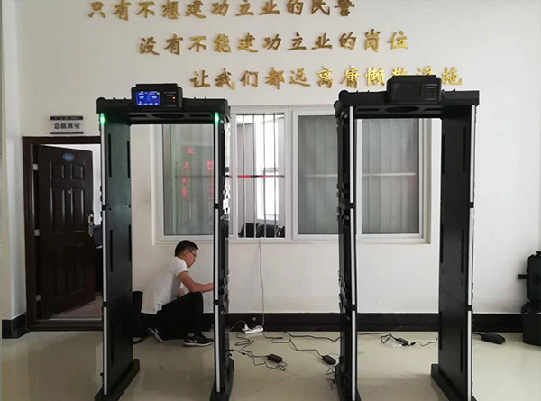 行李安檢機是保衛(wèi)人民安全的必備設備
