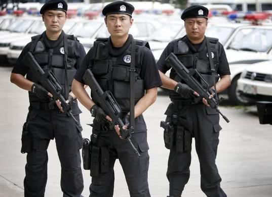 防彈衣真能防止子彈嗎？特警告訴你真實體會，很是后怕！