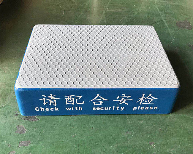 為什么經(jīng)過(guò)安檢門后還要站安檢臺(tái)