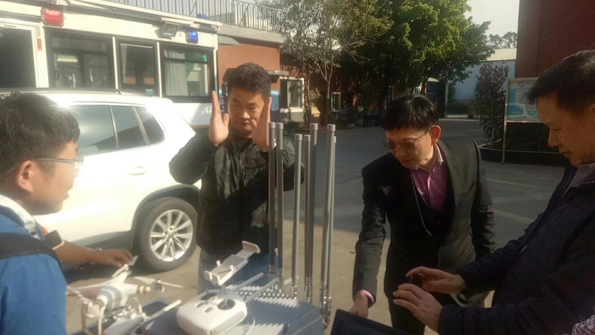 泰國軍方蒞臨守門神科技集團(tuán)考察一體化無人機防御察打系統(tǒng)